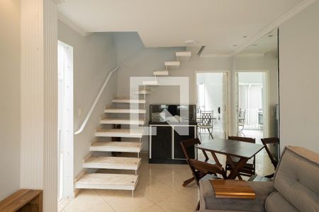 Sala de casa de condomínio para alugar com 2 quartos, 106m² em Nova Petrópolis, São Bernardo do Campo