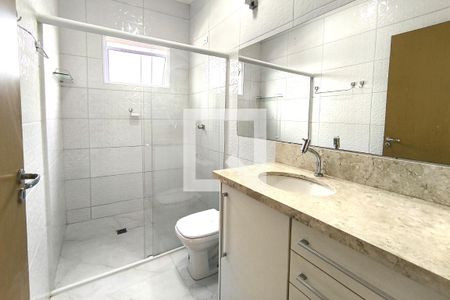 Casa à venda com 250m², 3 quartos e 2 vagas Casa à venda com 250m², 3 quartos e 2 vagasBanheiro - Casa 02