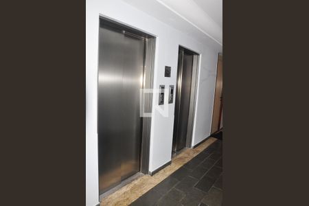 Apartamento à venda com 87m², 2 quartos e 2 vagas Apartamento à venda com 87m², 2 quartos e 2 vagasElevadores