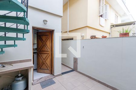 Casa à venda com 200m², 3 quartos e 2 vagasQuintal