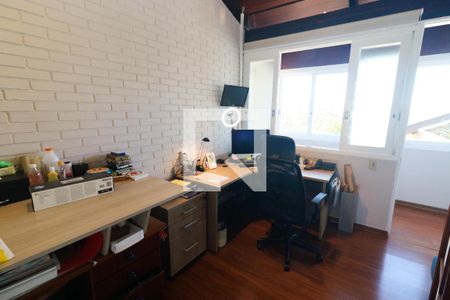 Casa à venda com 328m², 3 quartos e 2 vagasEscritório