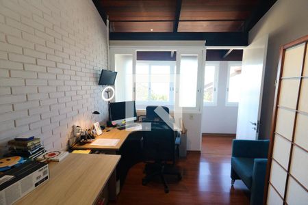 Casa à venda com 328m², 3 quartos e 2 vagasEscritório