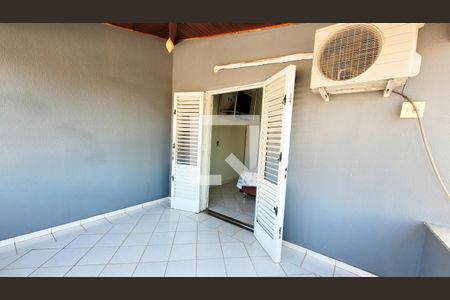 Casa à venda com 350m², 4 quartos e 5 vagas Casa à venda com 350m², 4 quartos e 5 vagasVaranda da Suíte