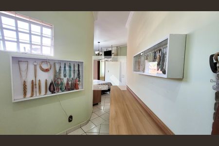 Casa à venda com 350m², 4 quartos e 5 vagas Casa à venda com 350m², 4 quartos e 5 vagasSuíte