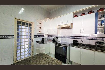 Casa à venda com 350m², 4 quartos e 5 vagas Casa à venda com 350m², 4 quartos e 5 vagasCozinha