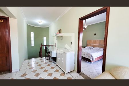 Casa à venda com 350m², 4 quartos e 5 vagas Casa à venda com 350m², 4 quartos e 5 vagasHall dos Quartos
