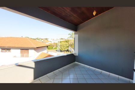 Casa à venda com 350m², 4 quartos e 5 vagas Casa à venda com 350m², 4 quartos e 5 vagasVaranda da Suíte