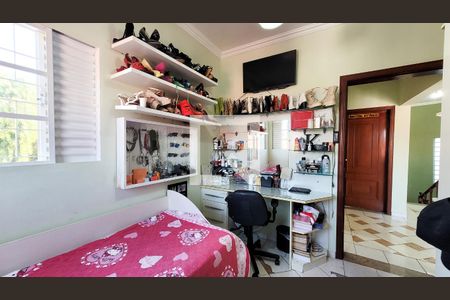 Casa à venda com 350m², 4 quartos e 5 vagas Casa à venda com 350m², 4 quartos e 5 vagasQuarto 2
