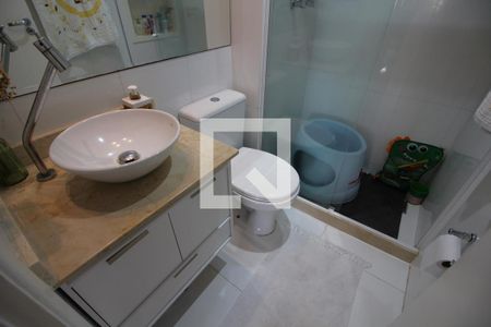 Apartamento à venda com 80m², 2 quartos e 2 vagasBanheiro Social