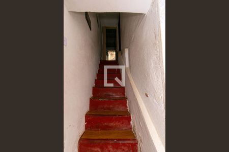 Casa à venda com 142m², 3 quartos e 1 vaga Casa à venda com 142m², 3 quartos e 1 vagaEscada