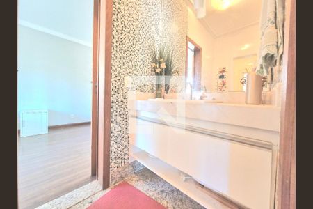 Casa à venda com 343m², 4 quartos e 2 vagasBanheiro da semi Suíte 2 e 3