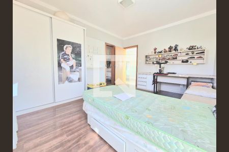 Casa à venda com 343m², 4 quartos e 2 vagasSemi suíte 2