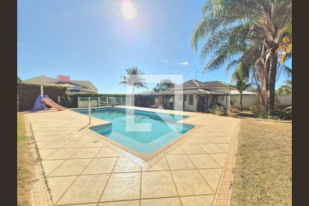 Casa à venda com 343m², 4 quartos e 2 vagasPiscina