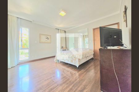 Casa à venda com 343m², 4 quartos e 2 vagasSuíte 4