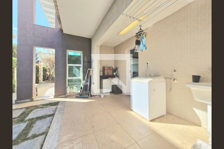 Casa à venda com 343m², 4 quartos e 2 vagasÁrea de serviço