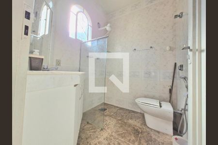 Casa à venda com 343m², 4 quartos e 2 vagasBanheiro social