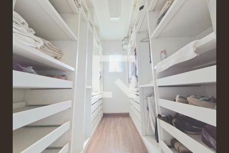 Casa à venda com 343m², 4 quartos e 2 vagasClosed suíte 4