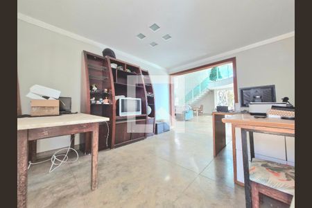 Casa à venda com 343m², 4 quartos e 2 vagasEscritório