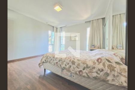 Casa à venda com 343m², 4 quartos e 2 vagasSuíte 4