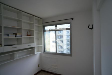 Quarto 1 de apartamento para alugar com 2 quartos, 57m² em Itanhangá, Rio de Janeiro
