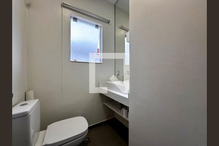 Casa à venda com 250m², 4 quartos e 5 vagasBanheiro Social