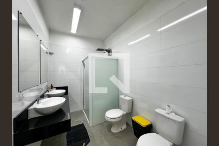 Casa à venda com 250m², 4 quartos e 5 vagasBanheiro de Serviço 2