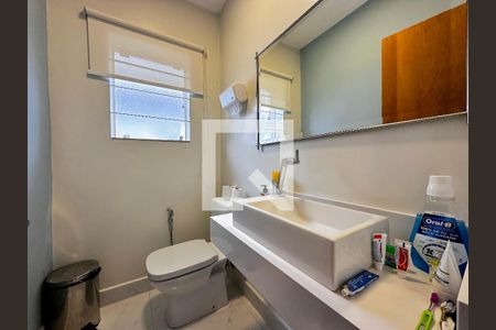 Casa à venda com 250m², 4 quartos e 5 vagasBanheiro Suíte