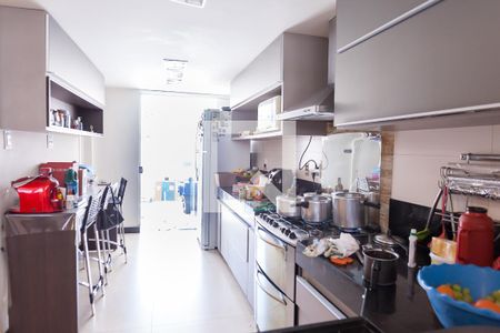 Casa à venda com 250m², 5 quartos e 2 vagas Casa à venda com 250m², 5 quartos e 2 vagasCozinha