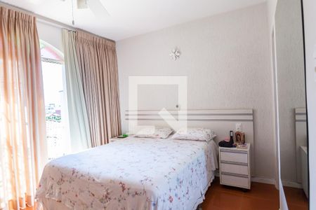 Casa à venda com 250m², 5 quartos e 2 vagas Casa à venda com 250m², 5 quartos e 2 vagassuite