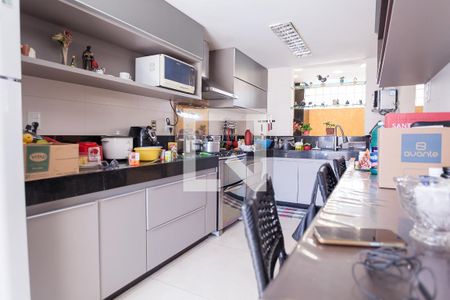 Casa à venda com 250m², 5 quartos e 2 vagas Casa à venda com 250m², 5 quartos e 2 vagasCozinha