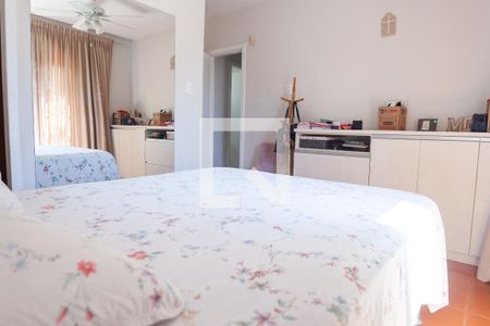 Casa à venda com 250m², 5 quartos e 2 vagas Casa à venda com 250m², 5 quartos e 2 vagassuite