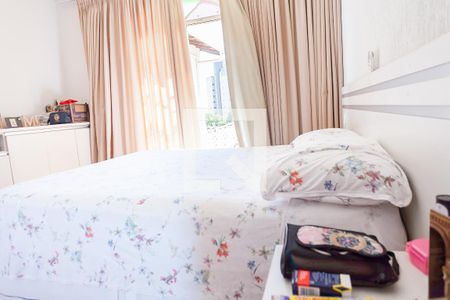 Casa à venda com 250m², 5 quartos e 2 vagas Casa à venda com 250m², 5 quartos e 2 vagassuite