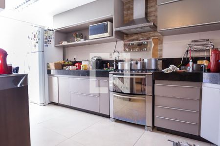 Casa à venda com 250m², 5 quartos e 2 vagas Casa à venda com 250m², 5 quartos e 2 vagasCozinha