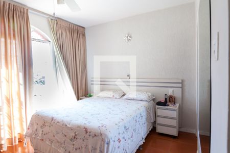 Casa à venda com 250m², 5 quartos e 2 vagas Casa à venda com 250m², 5 quartos e 2 vagassuite