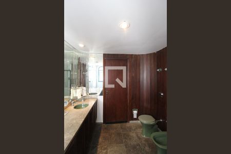 Apartamento à venda com 210m², 3 quartos e 4 vagasBanheiro Social