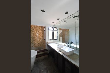 Apartamento à venda com 210m², 3 quartos e 4 vagasBanheiro da Suíte