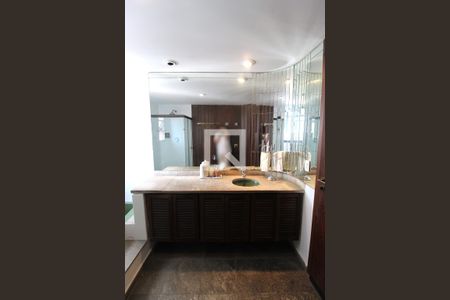 Apartamento à venda com 210m², 3 quartos e 4 vagasBanheiro Social