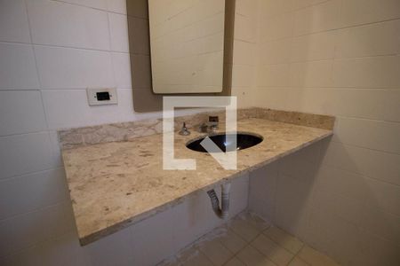 Casa à venda com 220m², 3 quartos e 4 vagas Casa à venda com 220m², 3 quartos e 4 vagasBanheiro