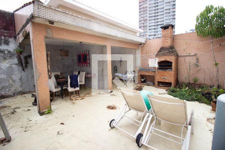 Casa à venda com 220m², 3 quartos e 4 vagas Casa à venda com 220m², 3 quartos e 4 vagasQuintal
