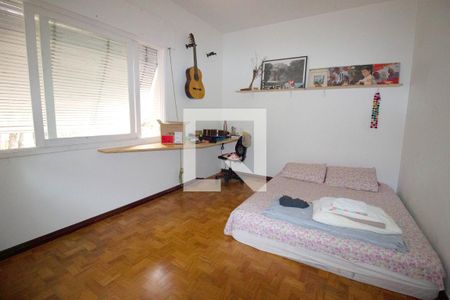 Casa à venda com 220m², 3 quartos e 4 vagas Casa à venda com 220m², 3 quartos e 4 vagasQuarto 2