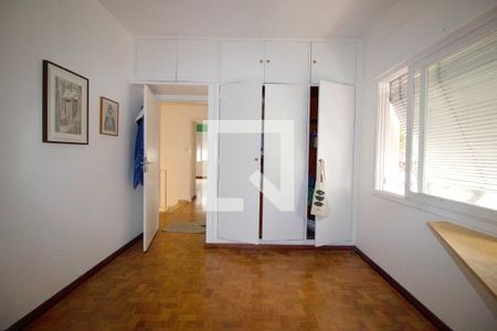 Casa à venda com 220m², 3 quartos e 4 vagas Casa à venda com 220m², 3 quartos e 4 vagasQuarto 2