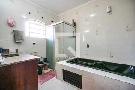 Casa à venda com 226m², 3 quartos e 2 vagas Casa à venda com 226m², 3 quartos e 2 vagasBanheiro da suíte