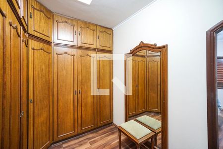 Casa à venda com 226m², 3 quartos e 2 vagas Casa à venda com 226m², 3 quartos e 2 vagasCloset da suíte