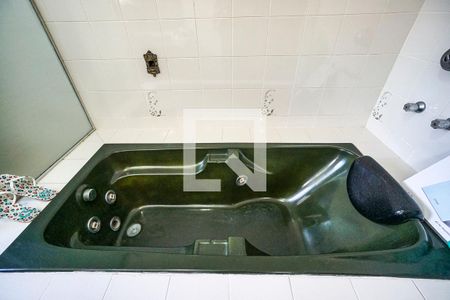 Casa à venda com 226m², 3 quartos e 2 vagas Casa à venda com 226m², 3 quartos e 2 vagasBanheira