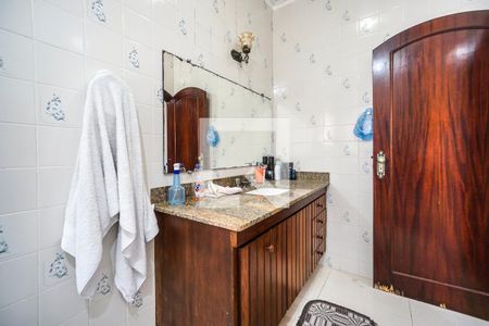 Casa à venda com 226m², 3 quartos e 2 vagas Casa à venda com 226m², 3 quartos e 2 vagasBanheiro social