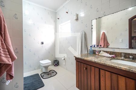 Casa à venda com 226m², 3 quartos e 2 vagas Casa à venda com 226m², 3 quartos e 2 vagasBanheiro social