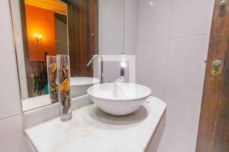 Casa de condomínio à venda com 550m², 4 quartos e 2 vagasLavabo