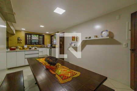 Casa de condomínio à venda com 550m², 4 quartos e 2 vagasCozinha