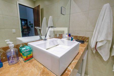 Casa de condomínio à venda com 550m², 4 quartos e 2 vagasBanheiro 2