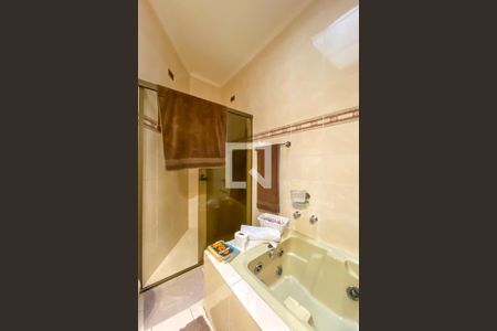 Casa à venda com 240m², 4 quartos e 2 vagasBanheiro da Suíte 1